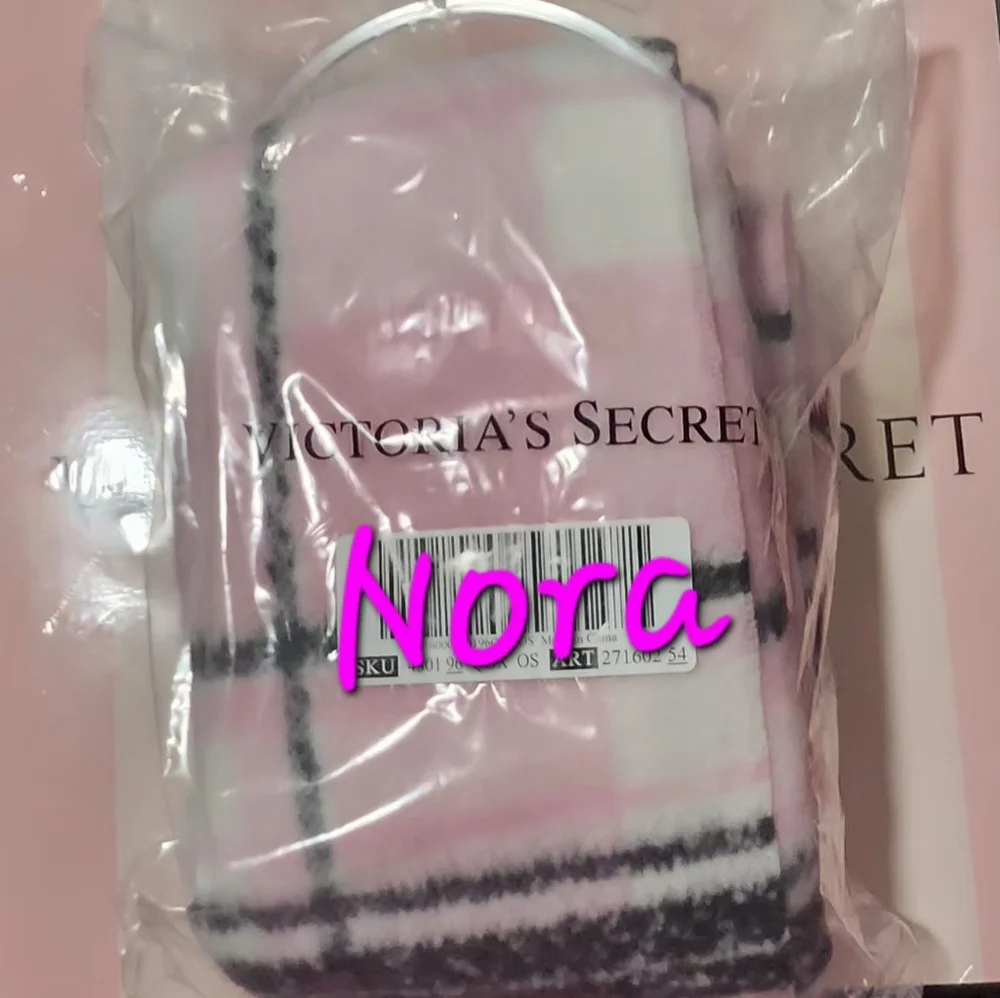 Victoria's Secret Pink and Black Checkered Scarf NWT - Picture 5 of 8